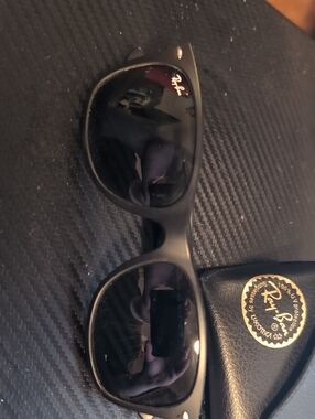 Ray-Ban Black Men's Sunglasses with Dark Lenses RB 2132